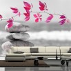 Wizualizacja salonu z ozdobą ściany o temacie różowych liści