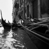 Fototapeta Gondolierzy w kolorze czarno białym