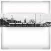 Fototapeta czerwony tramwaj - zmiana koloru na czarno biały