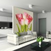 Aranżacja fototapety z różowymi tulipanami
