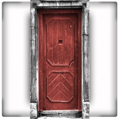 Fototapeta czerwone drzwi