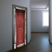 Fototapeta czerwone drzwi do przedpokoju