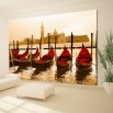 Fototapeta do beżowego salonue z gondolami w Wenecji